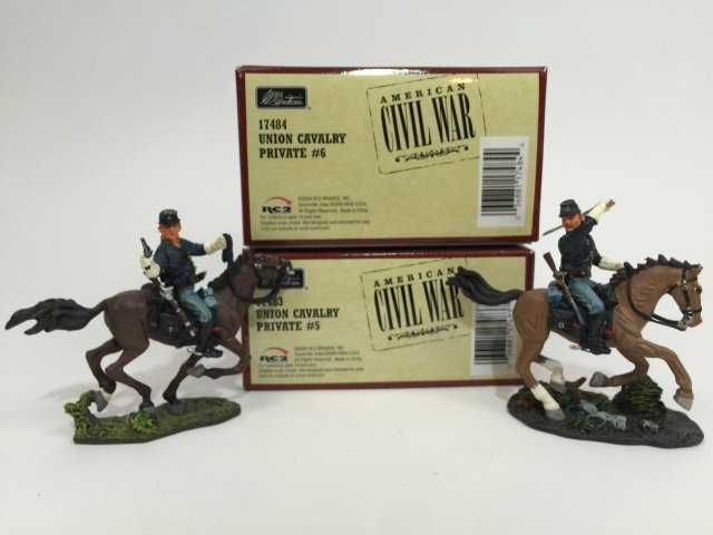 W Britain Union Cavalry Sets #17483 & #17484: American Civil War. Set #17483 Union Cavalry Private #5. Set #17484 Union Cavalry Private #6. Both sets with original boxes. 2 pieces. Condition Excellent.