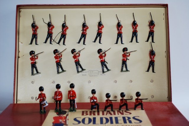 Britains Set #90 Coldstream Guards Display: Post War. 21 pieces in original R.O.A.N. box. Partially tied. Condition excellent. Box good.