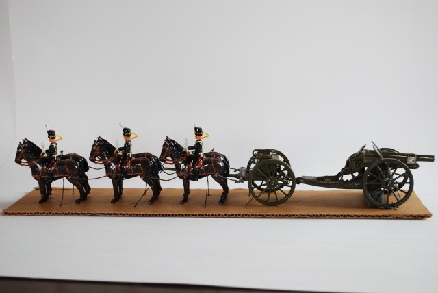 Britains-like Set #316 Royal Horse Artillery: Britains Set #316 Royal Horse Artillery Gun Team at the Halt. 8 pieces. Reproduction Britains Horses with original gun and limber. Post War. Unboxed. Condition Excellent.