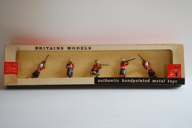 Britains Set #9133 Argyll and Sutherland: Post War. 5 pieces tied in original cellophane fronted box. Condition excellent. Box very good. But NO cellophane.