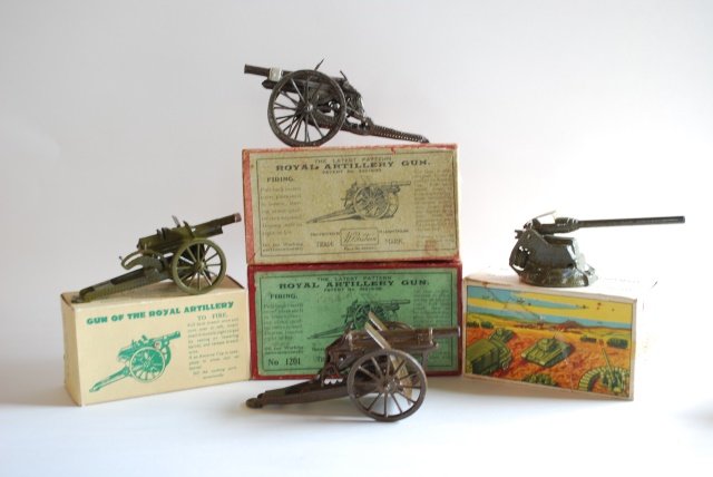 Britains Sets #1201, #1292, #1715, #1201 Guns: 4 Guns. Post War with original illustrated boxes. Condition very good. Boxes good.