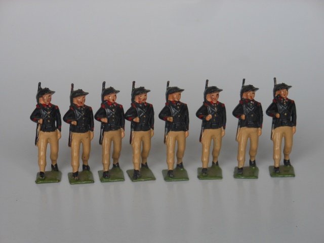 Britains Set #169 Italian Bersaglieri: 8 pieces. Post War. Unboxed. Condition very good.