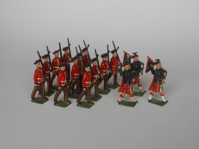Britains from Set #212 Royal Scots: 15 pieces. Post War. Unboxed Condition very good.