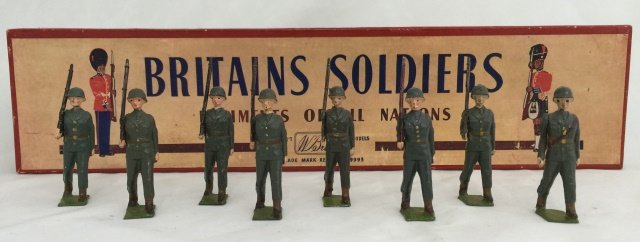 Britains Set #2033 US Infantry: Post War. In original R. O. A. N. box. 8 pieces. Condition figures very good. Condition box very good.
