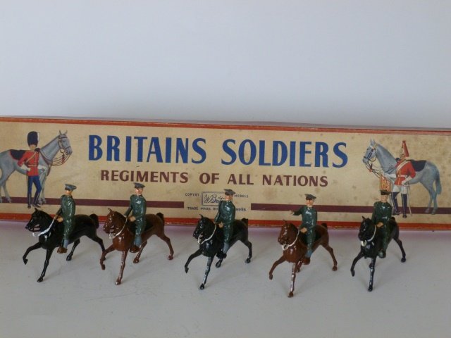 Britains Set #229 U.S. Cavalry: Post War. 5 pieces untied in original R.O.A.N. box. Condition excellent. Box good (2 corner splits in lid)