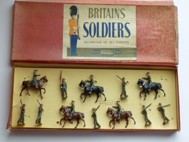 Britains Set #267 U.S. Army Display: Post War. 12 pieces untied in original R.O.A.N. box. Condition excellent. Box good (4 splits in corners of lid)