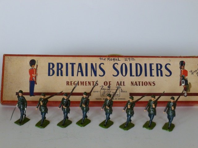 Britains Set #432 German Infantry: Post War. 8 pieces in original R.O.A.N. box, untied. Condition excellent. Box good (ink on lid)