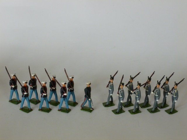 Britains Set #232 West Point Cadets: and US Marines. Post War. 16 pieces. Unboxed. Condition excellent.