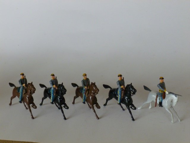 Britains Set #2055 Confederate Cavalry: Post War. 5 pieces. Unboxed. Condition excellent.