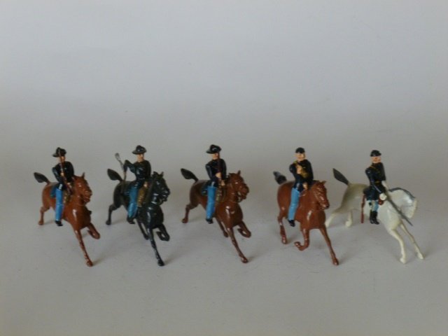 Britains Set #2056 Union Cavalry: Post War. 5 pieces. Unboxed. Condition excellent.