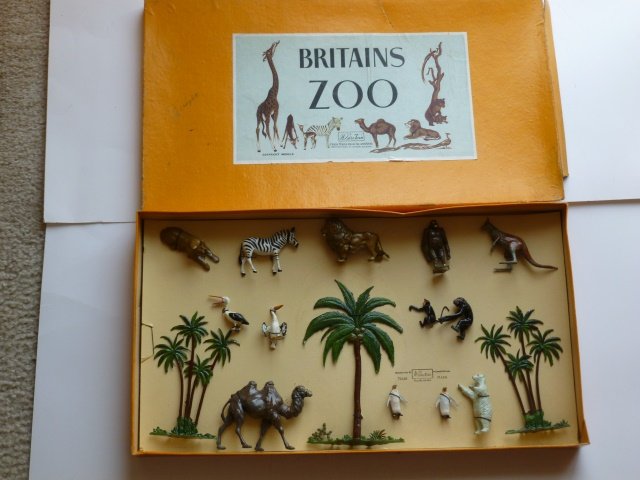 Britains Zoo Set #3Z: Post War 16 pieces in original 2 tiered box. Condition excellent. Box very good. (bottom tier tied in, top tier untied.)