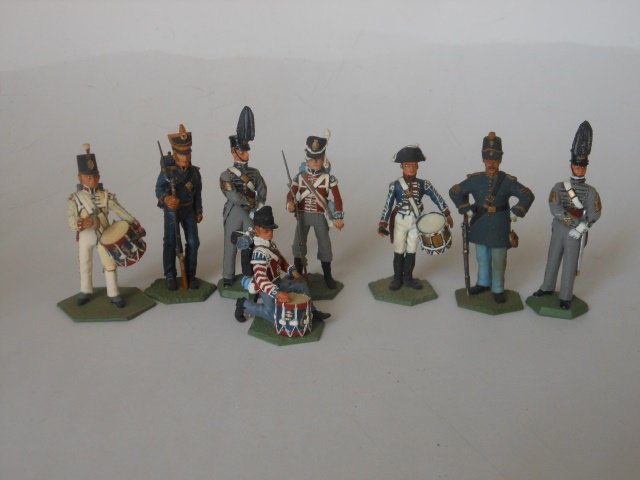 Hinchliffe Assortment: including British Napoleonic Highlander kneeling, and West Point Cadets. 8 pieces. Condition very good.
