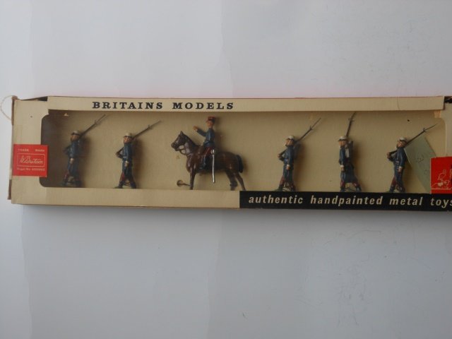 Britains Set #9167 French Foreign Legion: 6 pieces. Post War. Tied in original cellophane fronted box. Condition excellent. Box excellent.