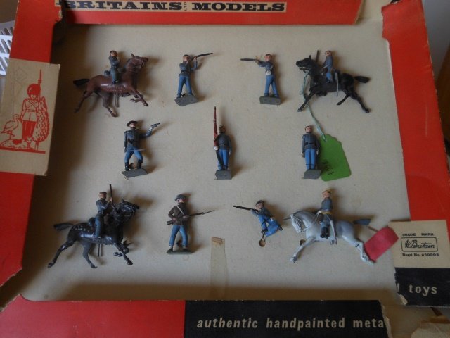 Britains Set #9386 US Civil War Confederate: Display. 11 pieces. Post War. Tied in original cellophane fronted box. Condition excellent. Box crushed.