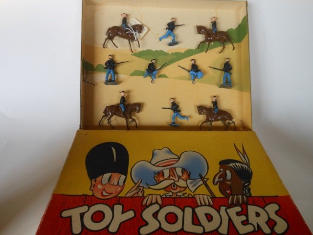 Britains Set #229S Second Grade Union Display: 10 pieces. Post War. Secured in original illustrated box. Condition excellent. Box very good.