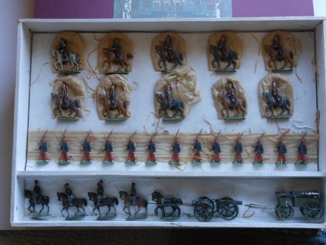Heyde French Infantry of the Line Display: tied in original box and reproduction lid. 30 pieces. Pre-War. Condition very good. Box very good.