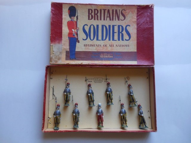 Britains Set #2022 Papal Guard: Post War. 9 pieces tied in original R.O.A.N. box. Condition excellent. Box poor; ends missing and damaged.