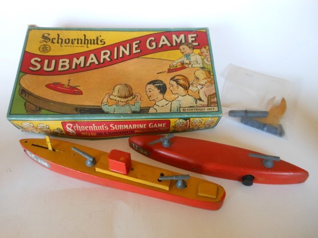 Schoenhuts Submarine Game: exploding battleship and submarine with torpedoes. Post War. In original Illustrated box. Condition very good. Box has splits in corner of lid.