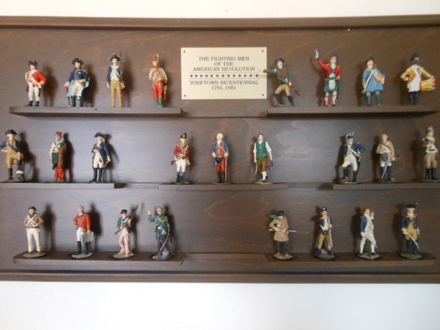 Franklin Mint fighting men/American Revolution: Post War. 25 pieces. With a wooden wall hanging display board; and cards describing each of the 25 soldiers.
