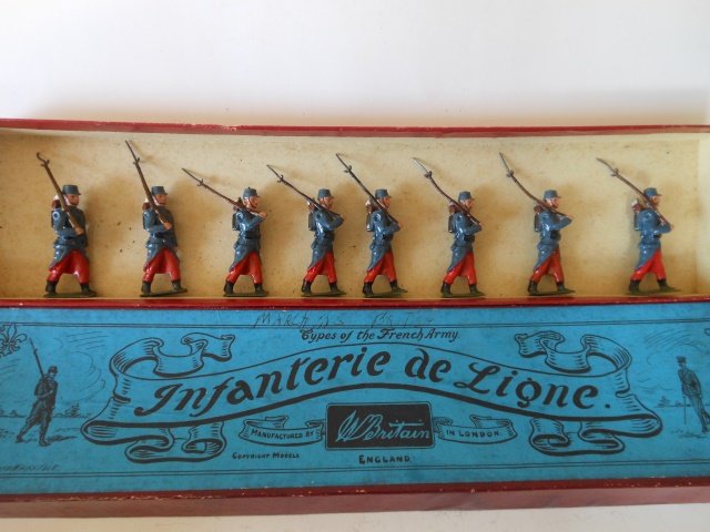 Britains Set #141 Infantrie de Ligne: 8 pieces in original Whisstock box. Untied. Pre-War. Condition very good. Box good. (some paper obscuring end label.)