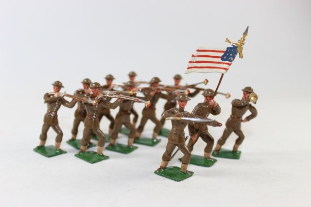 Heyde WWI US Infantry: In Action Standing Firing With Officer Bugler And Standard Excellent Condition Unboxed 11 Pieces