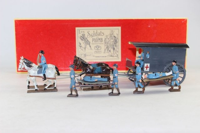 C.B.G Mignot French Army Ambulance: 4 Horse drawn With 2 Stretcher Teams Wounded and 3 Drivers Excellent Condition Boxed 14 Pieces