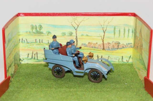C.B.G WWI Renault Staff Car: In Battlefield Diorama Box Excellent Condition Boxed 4 Pieces