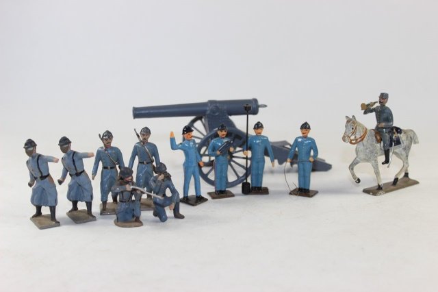 C.B.G Mignot French Artillery With Crew: And Combat Infantry Very Good/Excellent Condition Unboxed 14 Pieces