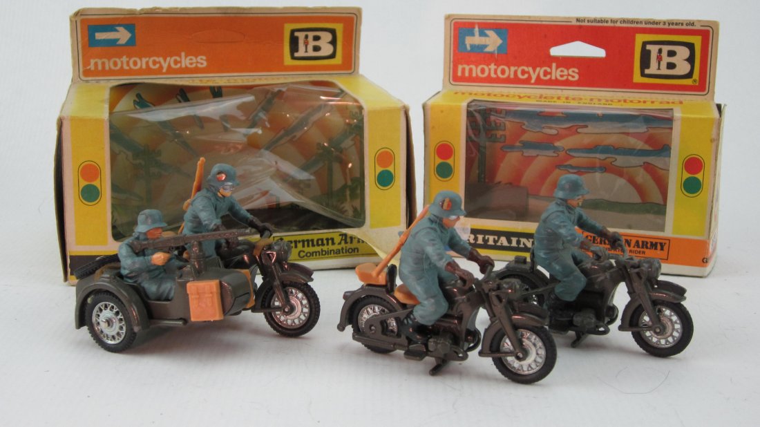 Britains Sets #9679 and #9681 German Sidecar: Motor Sidecar and Dispatch Rider. Post War. In Cello boxes. 2 Pieces. Condition Excellent; Glued rifle top on dispatch rider, Cello loose and 1 loose incomplete dispatch rider.