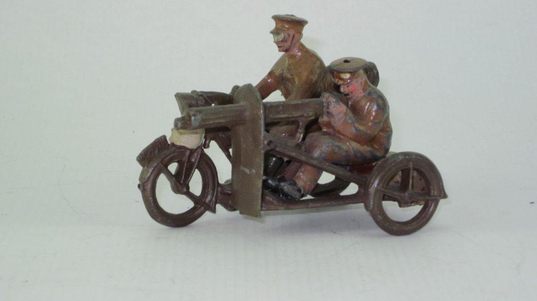Britains Set #199 Motor Machine Gun: Post War. Fixed Wheel Motor. No box. 2 Pieces. Condition Good.