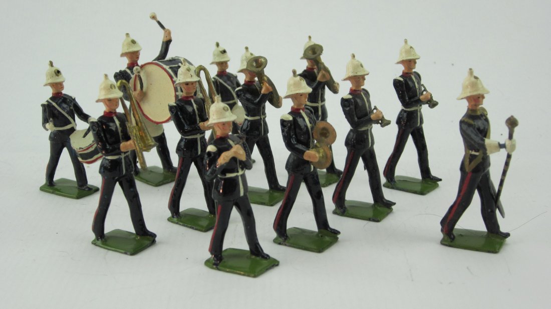 Britains Set #1291 Royal Marine Band: Post War. With metal drums and full trousers. No box. 12 Pieces. Condition Excellent.