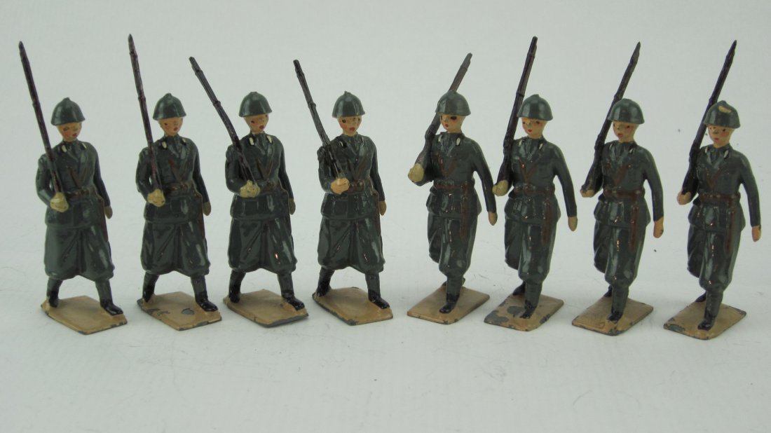 Britains Set #1435 Italian Infantry- Steel Helmets: Post War. No box. 8 Pieces. Condition Excellent.