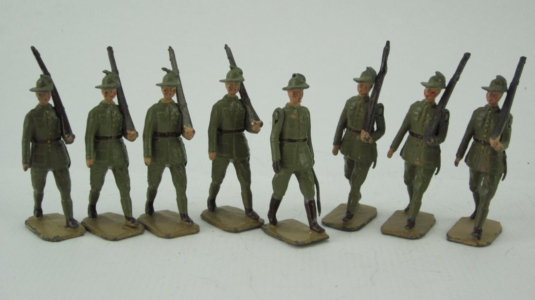 Britains Set #1544 Australian Infantry: Post War. No box. 8 Pieces including Officer. Condition Very Good; Mismatched.