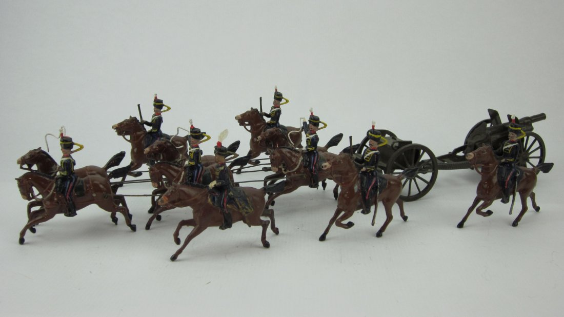 Britains Set #39 Royal Horse Artillery: Pre War. Breast harness, wire traces and 1201 gun. Circa 1935. No box. 13 Pieces; Including 4 outriders with long carbines and fixed arm officer. Condition Very Good; Some retouch and several plume re