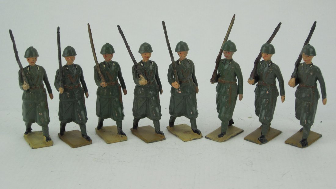 Britains Set #1435 Italian Infantry- Steel Helmets: Post War. No box. 8 Pieces. Condition Excellent; Slight mismatch.