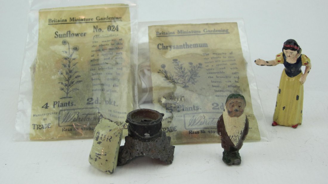 Britains Set #1654 Snow White & Sleepy (1 of 1)