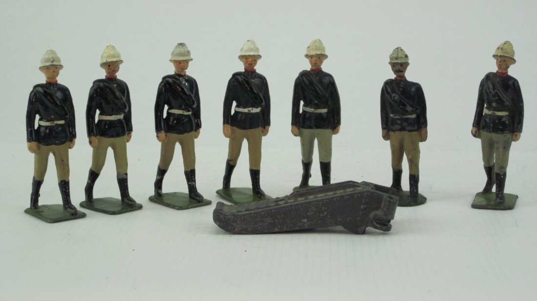 Britains from Set #28 Mountain Artillery: Pre and Post War. No box. 8 Pieces; Including 1 1st version round base gunner, 6 later gunners and gun trail only (No spring). Condition Very Good.