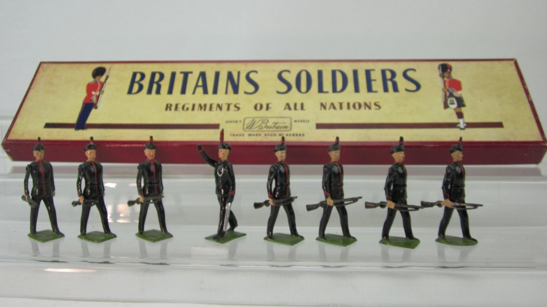 Britains Set #2072 King's Royal Rifle Corp: Post War. At Trail. In ROAN box. 8 Pieces; Including Officer. Condition Excellent; No tie card.