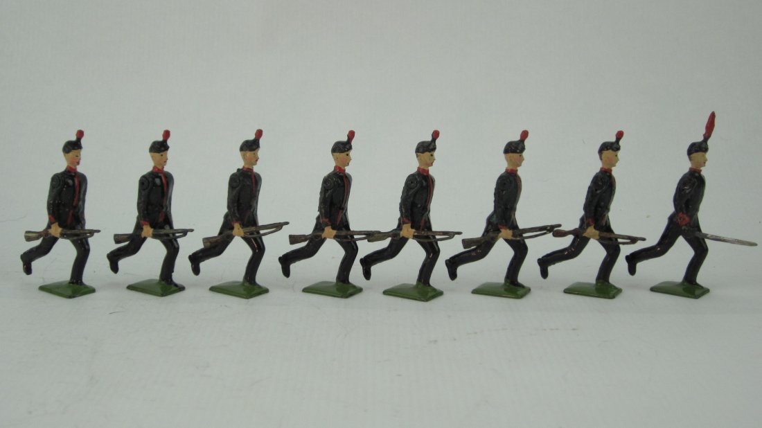 Britains Set #98 Kings Royal Rifle Corp Running: Post War. At Trail. No box. 8 Pieces; Including Officer. Condition Excellent.