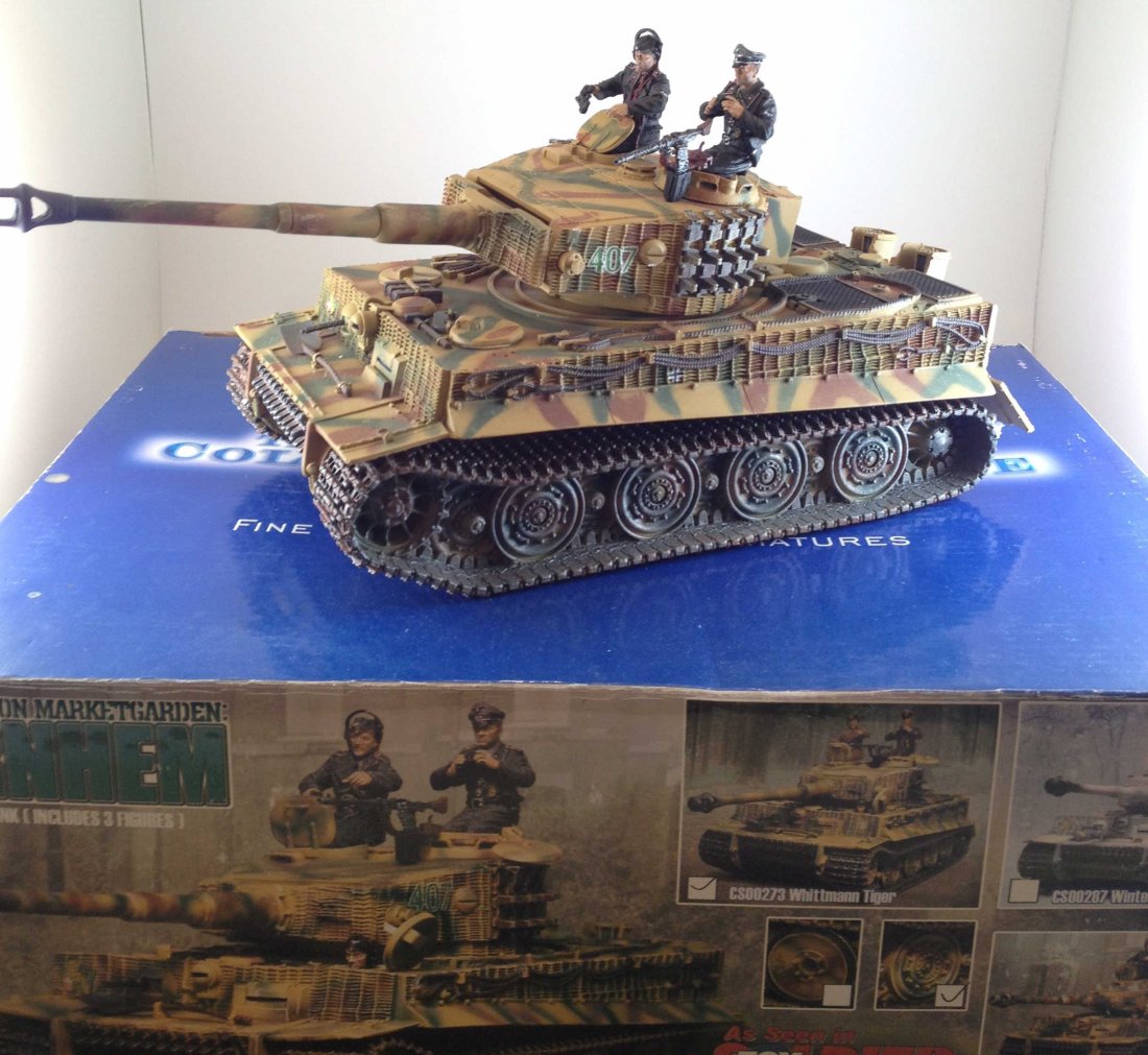 Collectors Showcase CS00273 Whitmann Tiger Tank: 3 figures. Condition Excellent. Box Condition Very Good