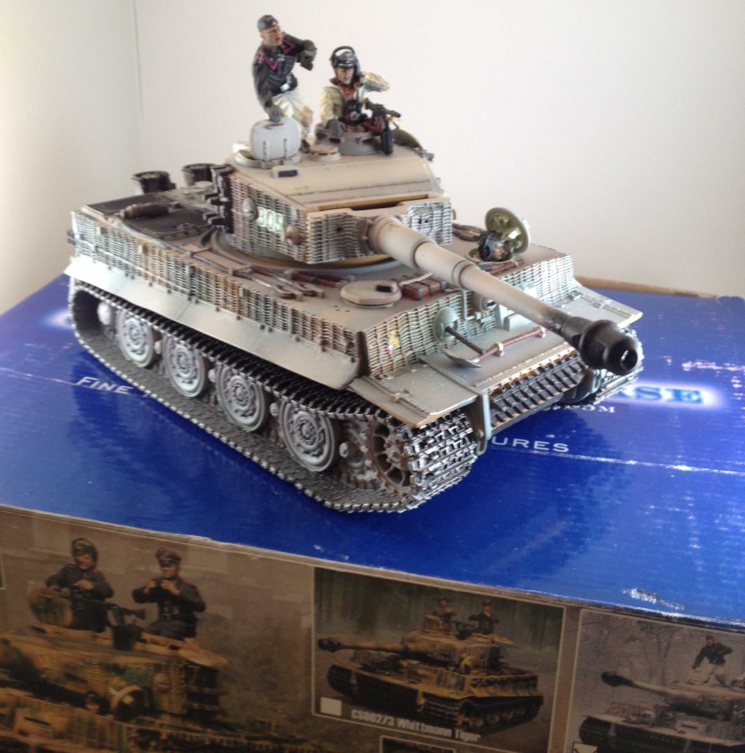 Collectors Showcase CS00287 Winter Tiger Tank: 3 figures. Condition Excellent. Box Condition Very Good