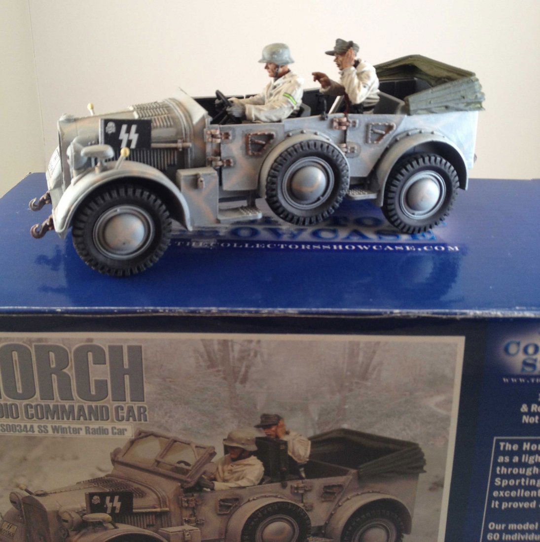 Collectors Showcase CS00344 SS Winter Radio Car (1 of 1)