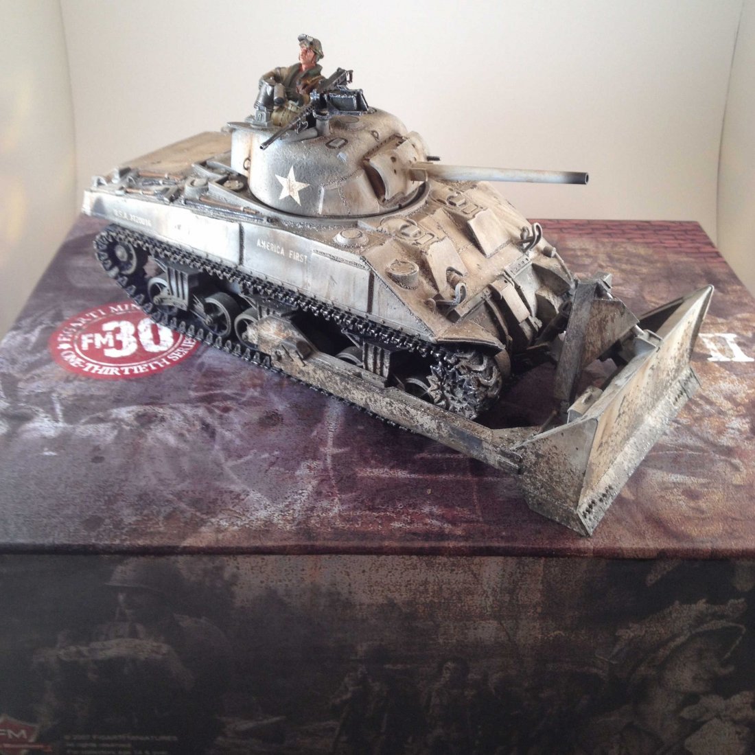 Figarti ETA025 M4 Winter Dozer Tank: 1 figure. Like New in Box.