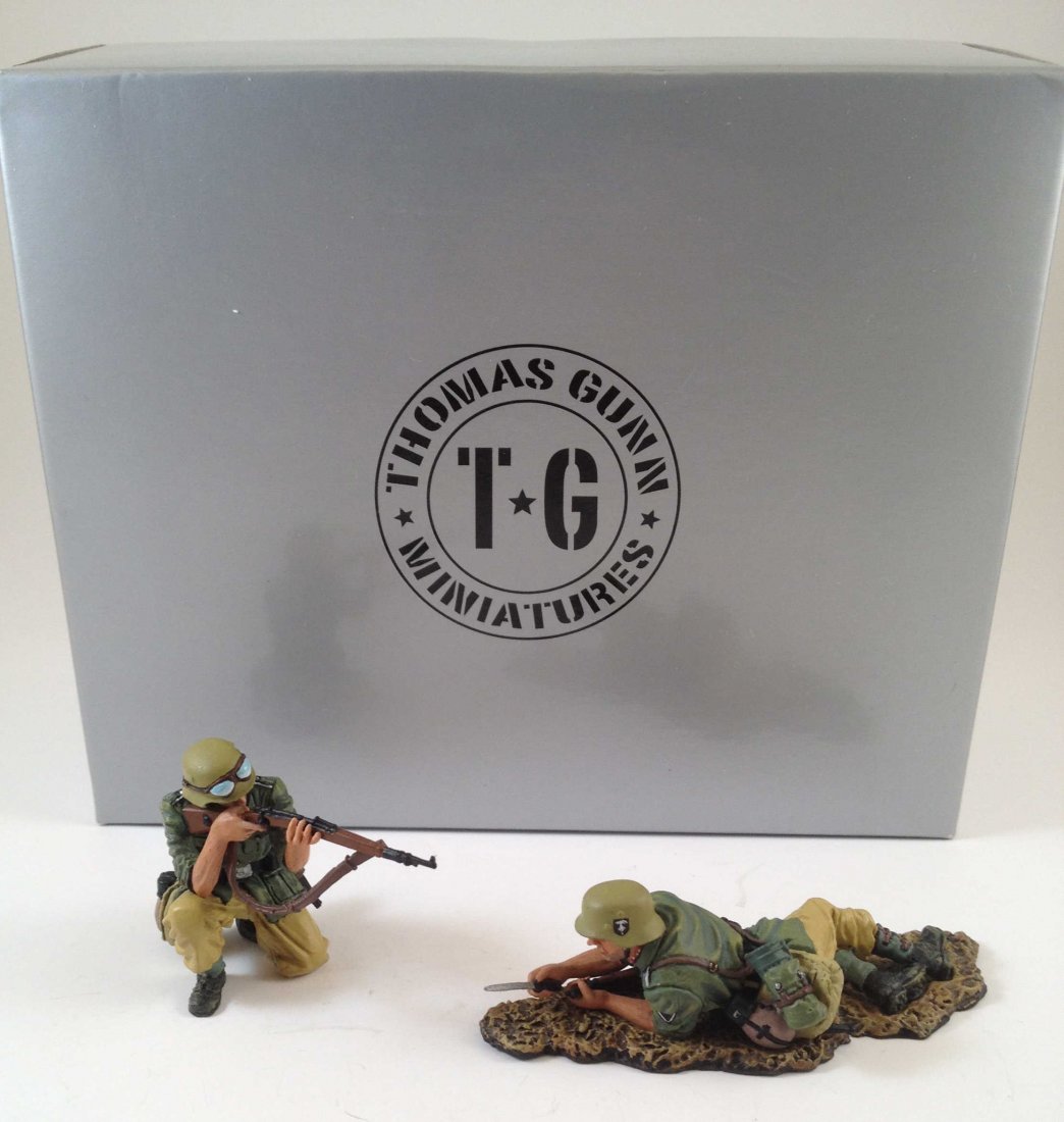 Thomas Gunn SSO31B Battle Group Part 2 (Desert): 2 figures. Condition Excellent. Box Condition Excellent.