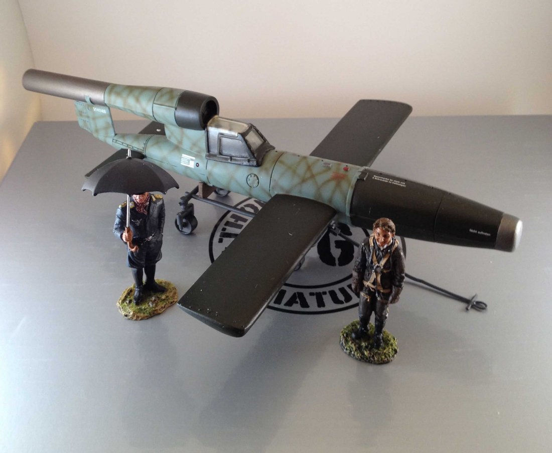 Thomas Gunn V001 Fiesler Reichenberg On Trolley: Plane. 2 figures. Condition Excellent. Box Condition Excellent.