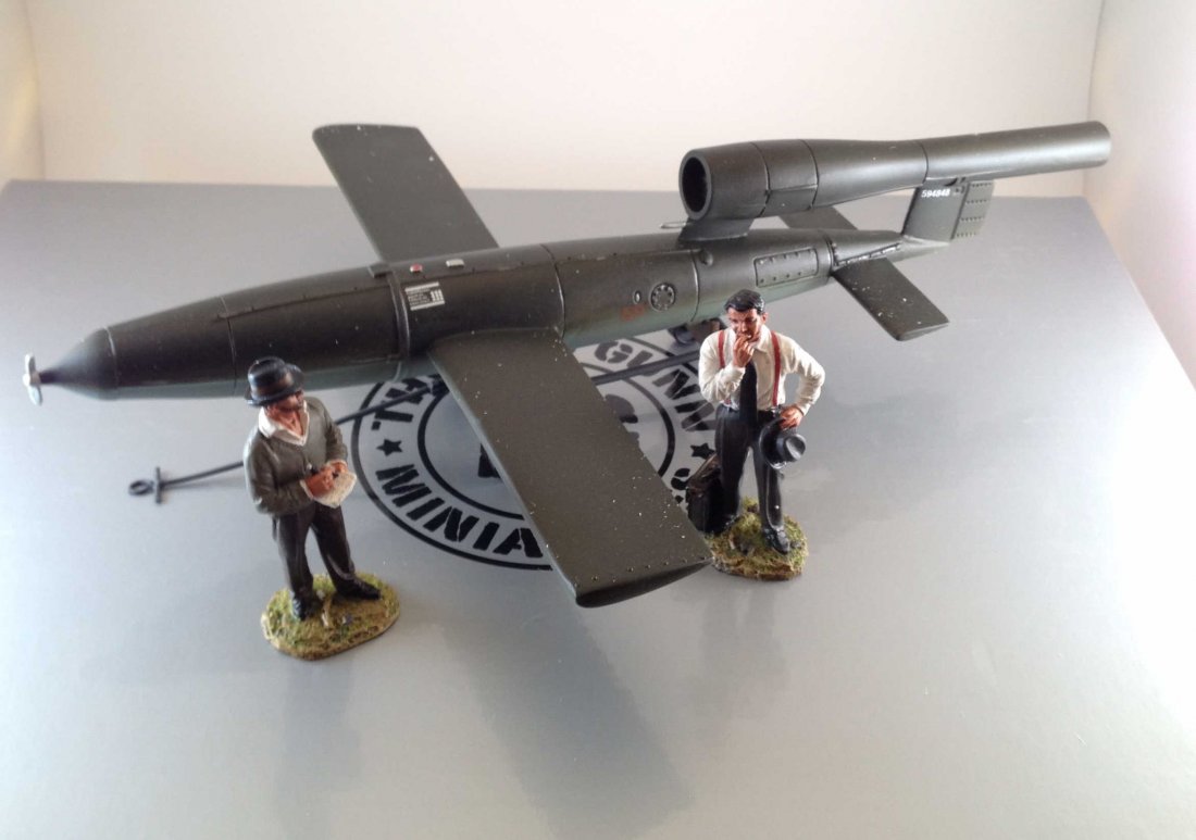 Thomas Gunn V002 Doodlebug With Two Professors: Plane. 2 Figures. Condition Excellent. Box Condition Excellent