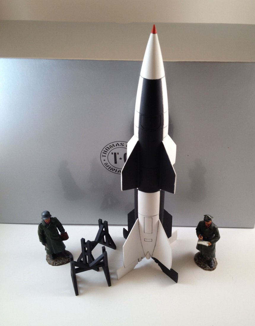 Thomas Gunn V013B The Wasserfall Rocket Winter: 2 figures. Condition Excellent. Box Condition Excellent.