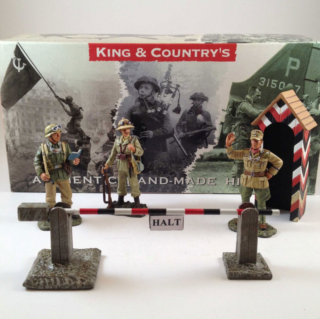 King and Country AKO17 Checkpoint Guard House (1 of 1)