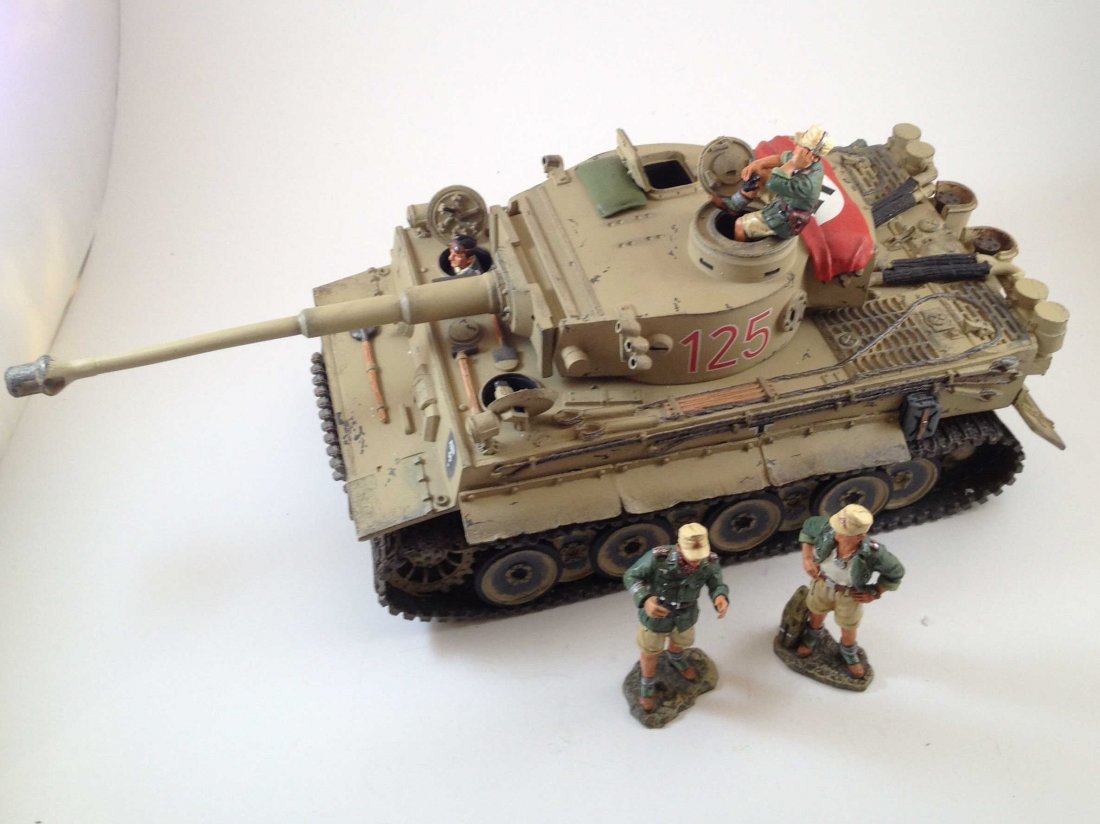 King and Country AKO395L Tunisian Tiger Tank (1 of 1)