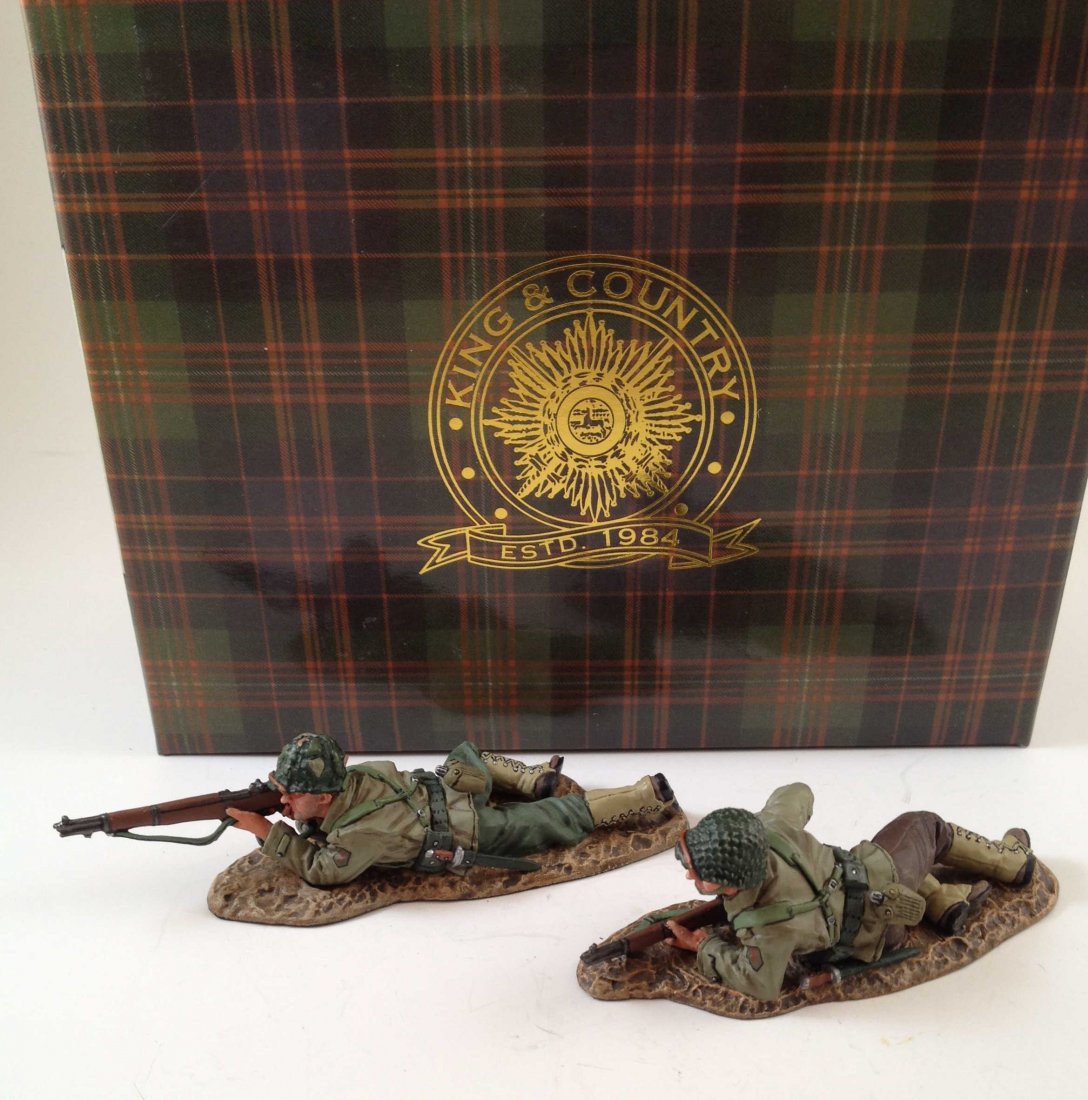 King and Country DD148 GI's Fighting Back: 2 figures. Condition Excellent. Box Condition Excellent.
